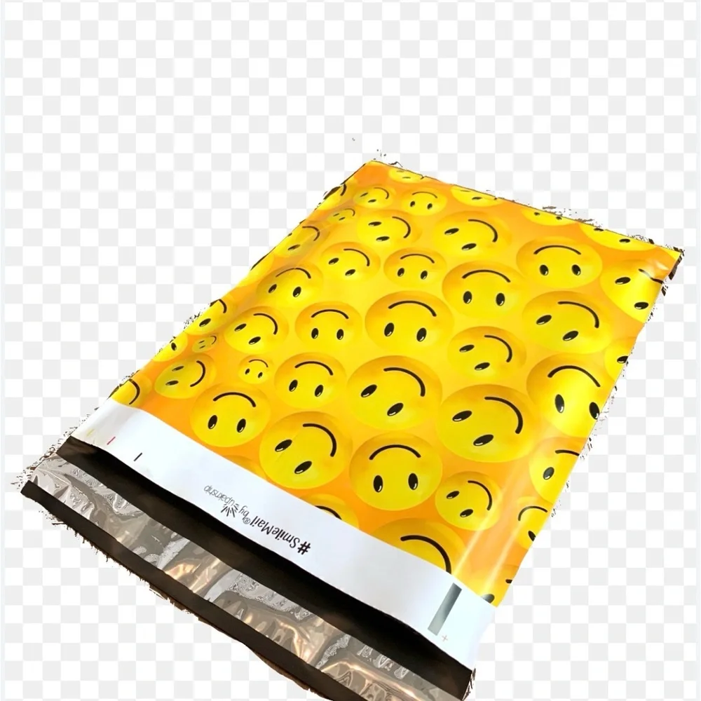 25 10 x 13. Happy Face designer polymailers,